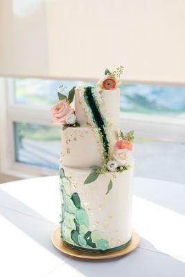 Beautiful vegan wedding cake by Hanami Cake Design