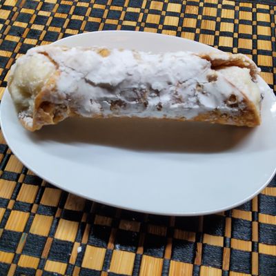 This cannoli tasted real good.