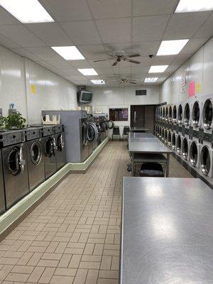 Come early to do laundry and avoid crowds!