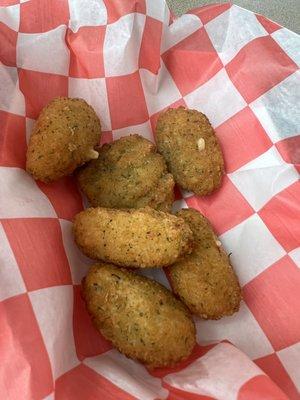 Gouda Mac and Cheese Bites