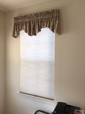 Rod pocket valance and cellular shade