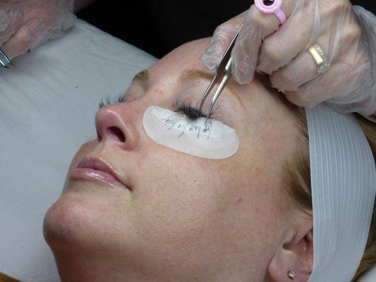 Eyelash extensions for eyes that pop