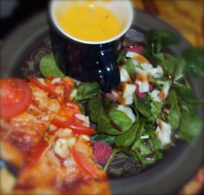 food - tomato-garlic pizza on whole grain crust, baby spinach and heart of palm salad with fresh raspberries and balsamic ving