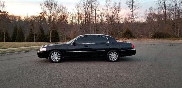 Lincoln Towncar Sedan
Airport Transfers, Appointment, Meetings and more!