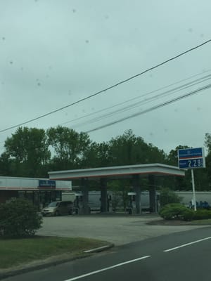 Cumberland Farms of Grafton -- 14 Upton Street / Route 140, Grafton              Sign, Station & Exterior