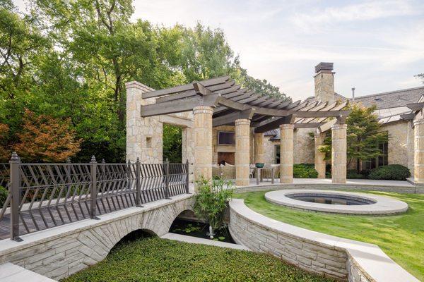 Ralph Duesing, the renowned Dallas architect, designed this ambulatory and Dilbeck inspired columns to connect the home to the cabana.