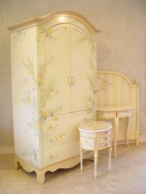 Spring is here! White and pale yellow florals, stripe and wreaths awash this bedroom set. Pieces Hand Painted Furniture