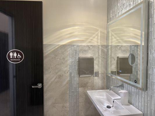 Luxury bathrooms, you can impress your clients, quiet atmosphere, positive energy!