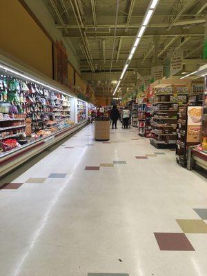 Stop & Shop Canaan CT. Older store, not the cleanest, not the best. Dirty floors.