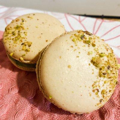 pistachio macaron