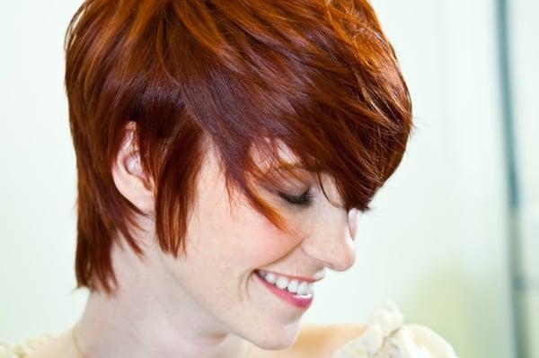 Beautiful cut & color with warm tone