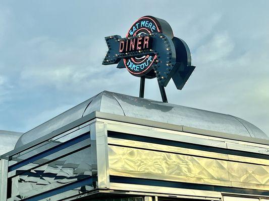 Outdoor rooftop diner sign