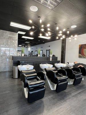 Shampoo bowls in the middle of the salon