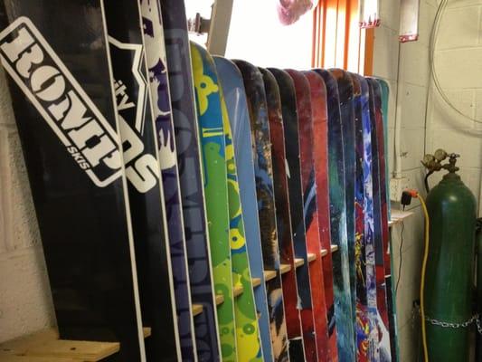 Skis in production at Romp.