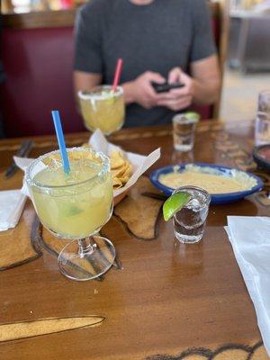 Cadillac margarita Queso and chips