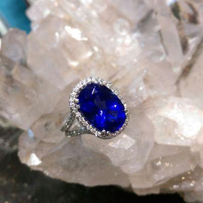 Tanzanite diamond ring