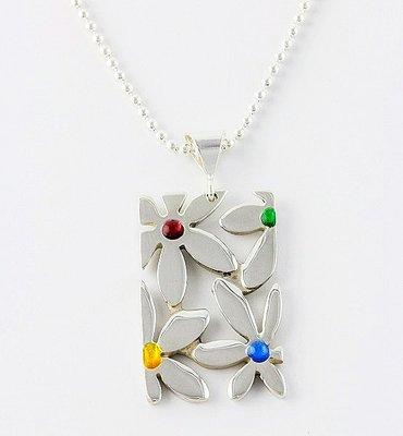 Cutout Flower Pendant Necklace