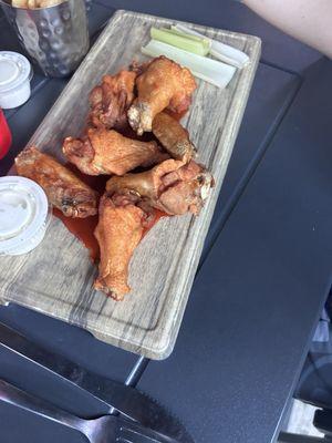 8 dollar dryass wings