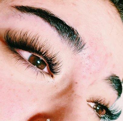 Fluffy volume lashes