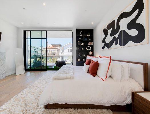 Contemporary master bedroom design by JDD