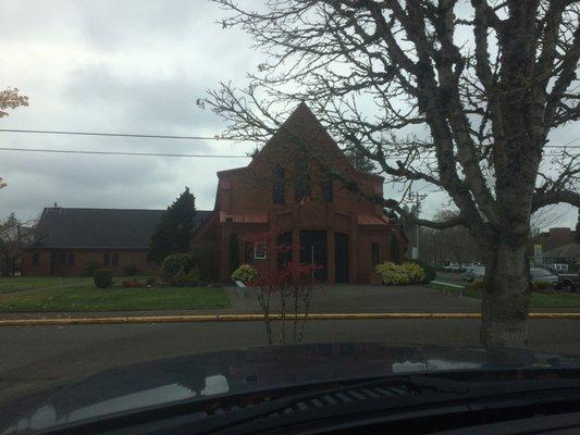 2019-11-16 Picture of the front of the church.