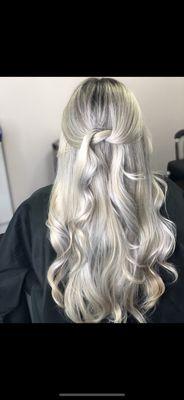 Balayage ice blonde ‍