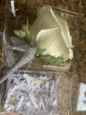 Boutonniere with a huge rose