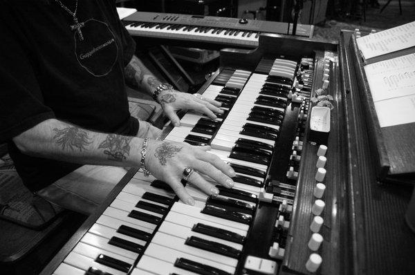 Gregg Allman at his Hammond B-3
 Photo by Kirk West