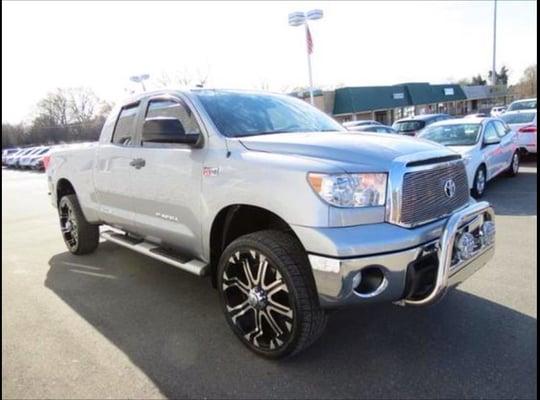 Custom toyota tundra