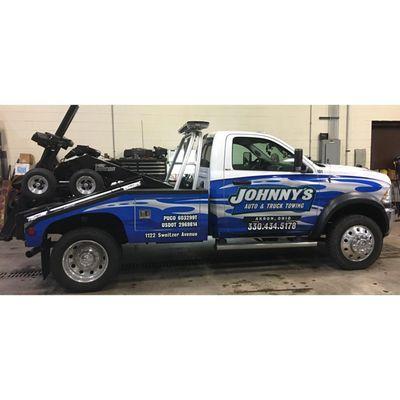 Johnny's Auto & Truck Towing