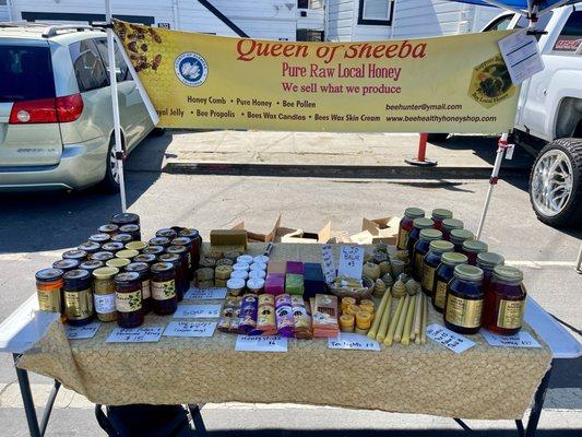 Did the honey stand today. Learnt from a customer that you can use honey to sweeten your coffee!