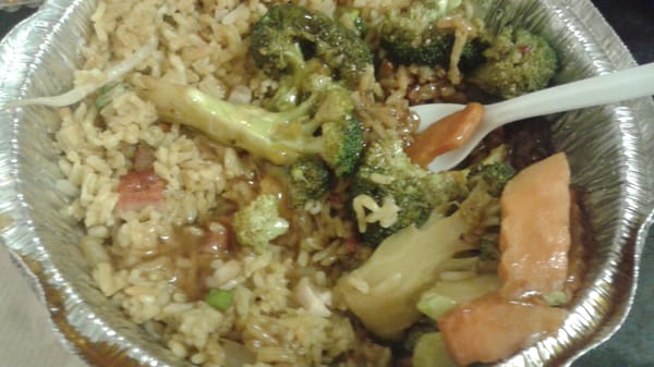 Broccoli with garlic sauce and fried rice