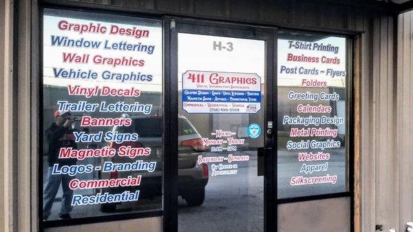 Front windows of 411 Graphics in Augusta Ga