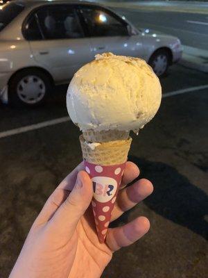 A nice, big scoop of pralines and cream (graciously replaced after mine fell while trying to capture a photo). Yum!