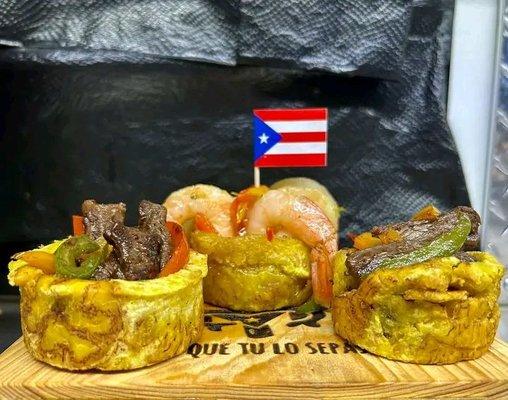 Tostones Rellenos con Churrasco y Camarones / Fried Green Plantain Filled with Skirt Steak & Shrimp