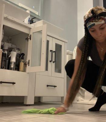 Cleaning bathroom floors the best way - with my hands!