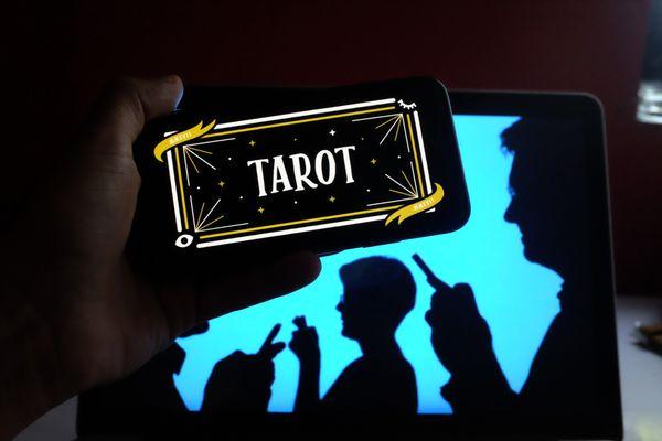 Tarot parties, group readings, special occasions, events, corporate events, entertainment