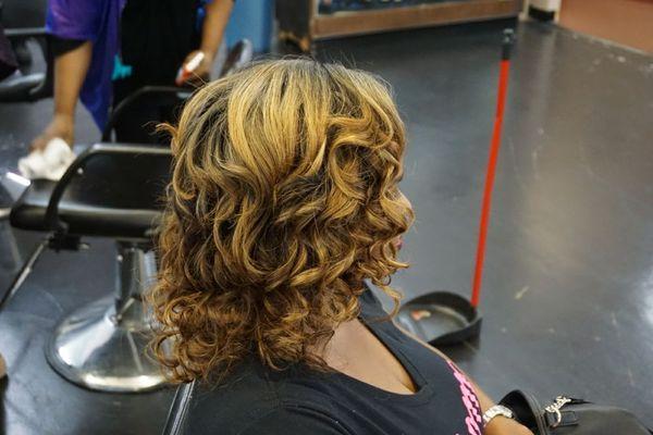 Shampoo Wand curls With clip ins for added color