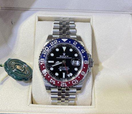 Are you looking for an original preowned Rolex watch? We help you to find it! Call us for more information: 786-592-5252