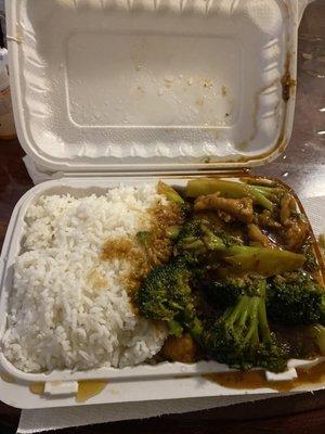 Chicken and broccoli with garlic sauce and white rice