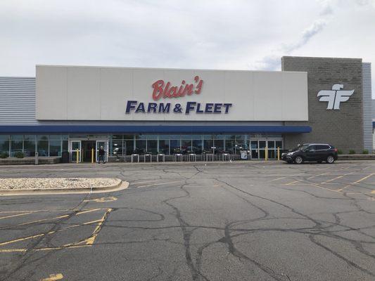 Blain's Farm & Fleet - Morton, Illinois