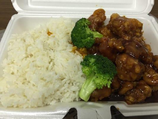 General chicken with white rice lunch portion