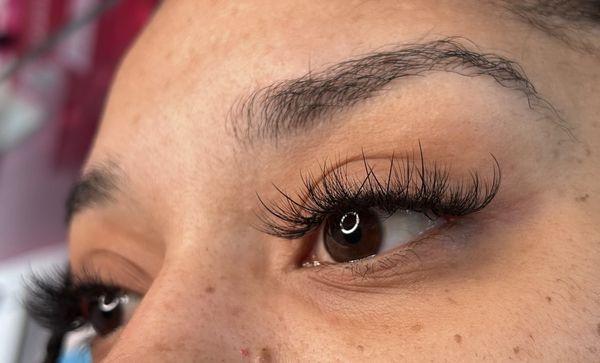 Volume Hybrid Lash Extensions