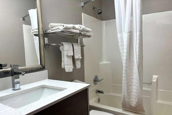 Guest room bath