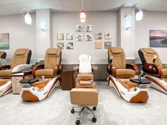 We have children's pedicure chairs available so that you can bring your little one with you for a pamper day together!