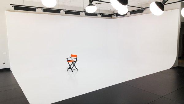 30' x 20' white cyclorama photo and video studio located in chandler arizona