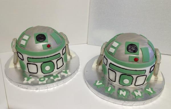 R2D2 Chocolate Cakes