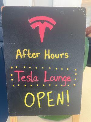 They even have an after hours Tesla lounge. We got some snacks and got a bio break too. This is my favorite Tesla Supercharger.