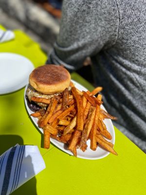 Breakfast burger with fries