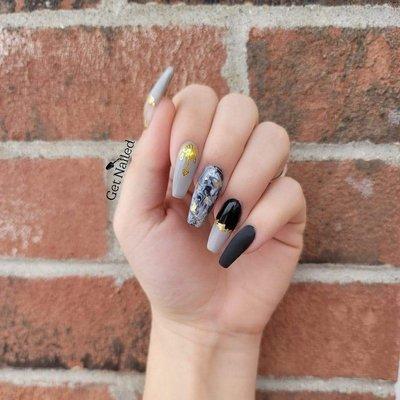 Black deco nails